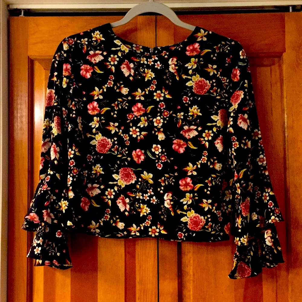 FLORAL CROP TOP 🌺 - Picture 3 of 4